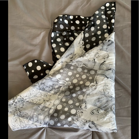 Black and white with polkadots in Paisley scarf - Picture 2 of 5